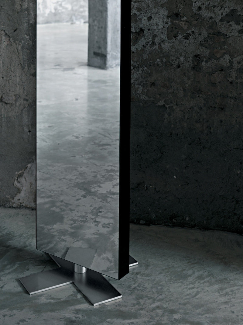 Giano a Stelo Mirror | Glas Italia | JANGEORGe Interior Design