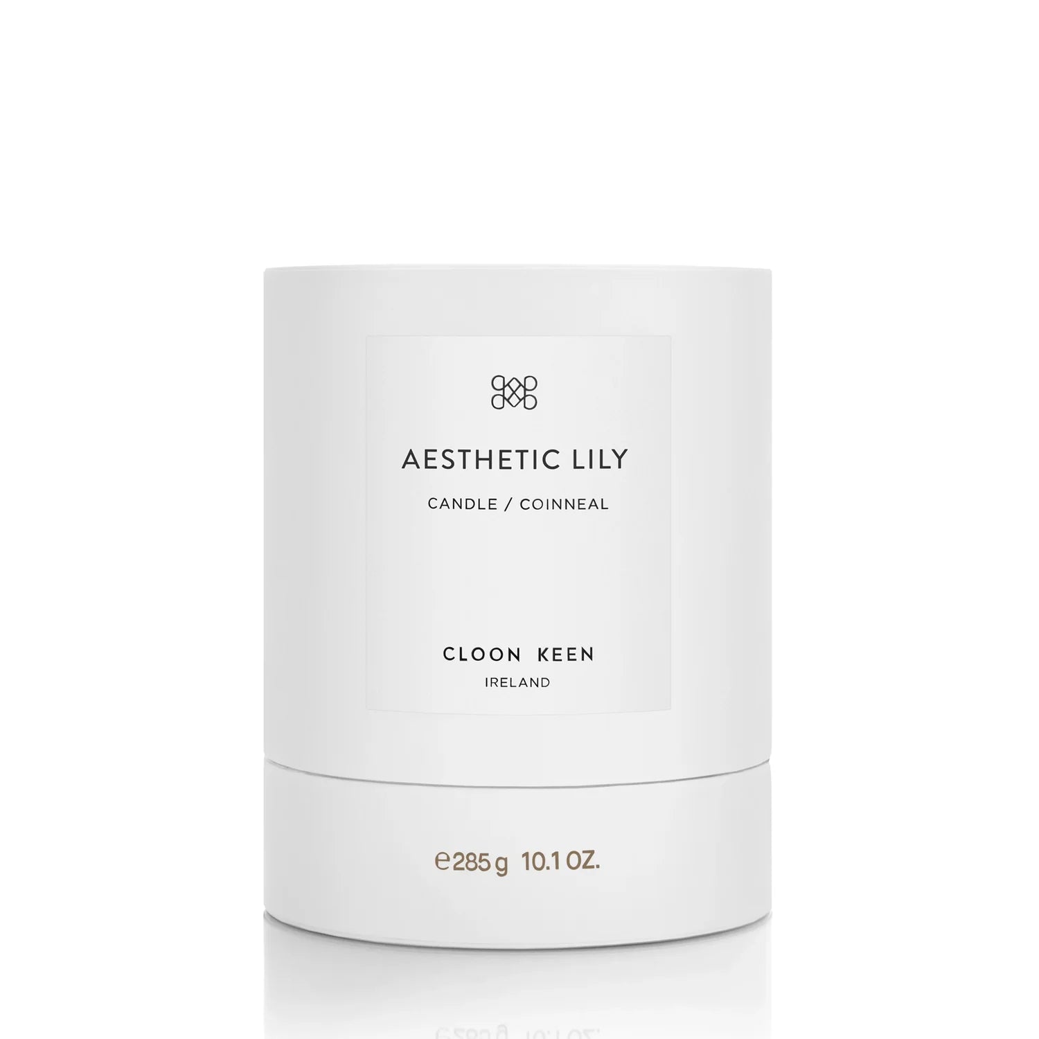 Aesthetic Lily candle box by Cloon Keen with refined packaging