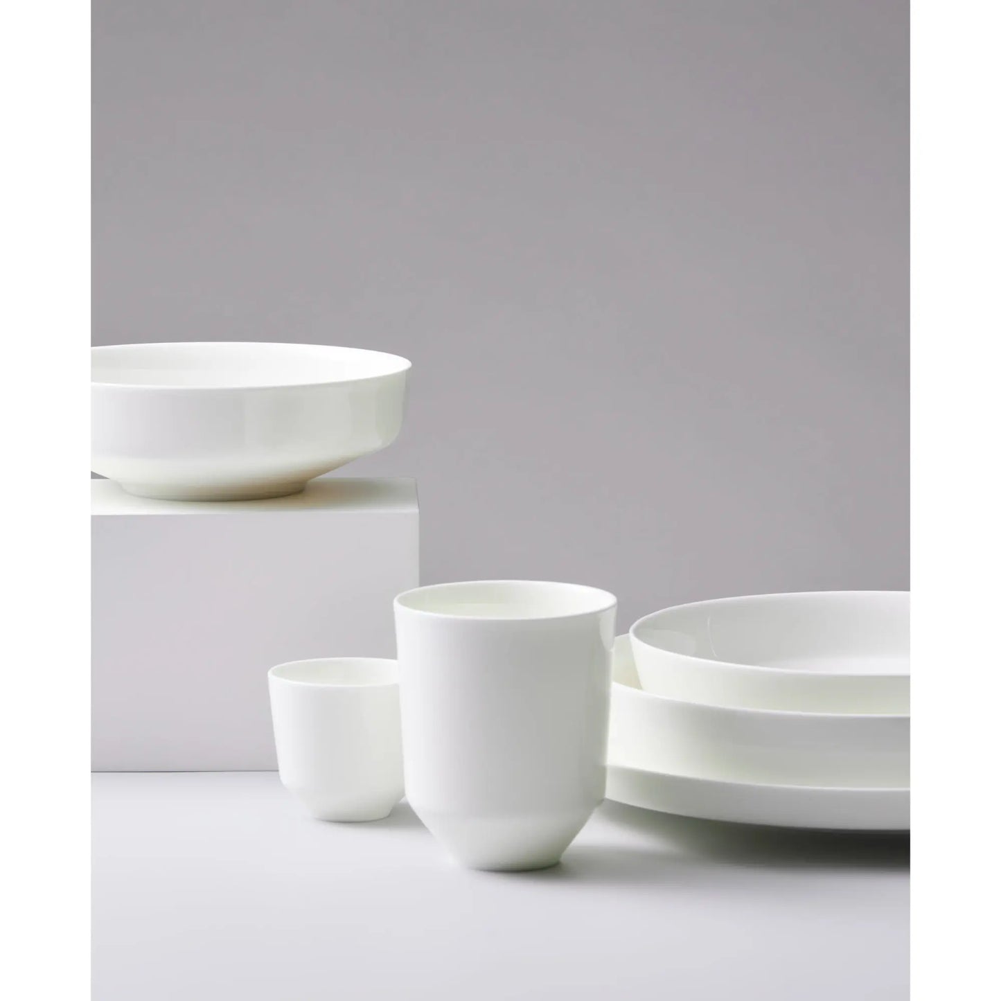 Dibbern Juno Salad Bowl, German fine bone china bowl with smooth white surface and modern silhouette.