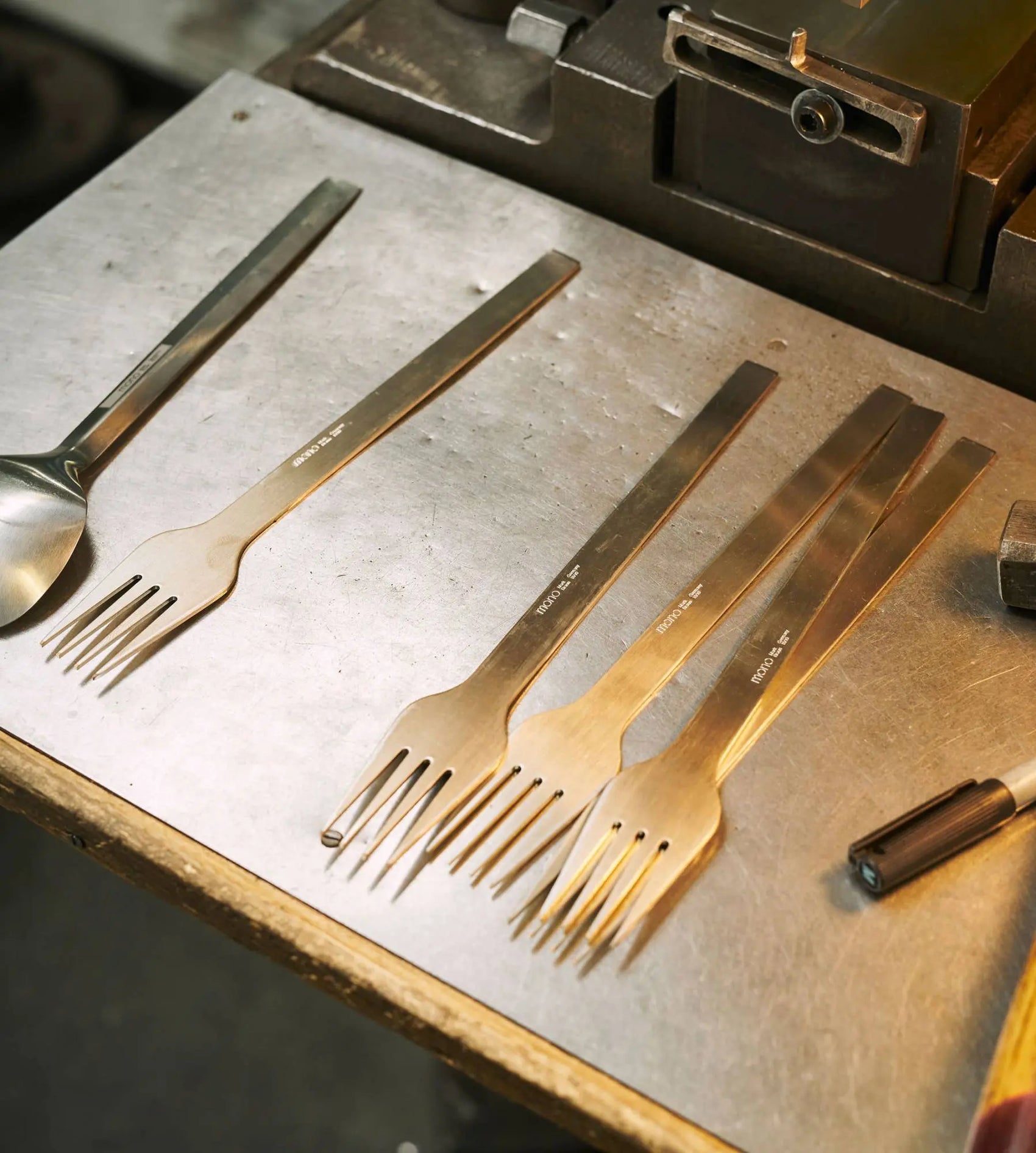 Mono V, 5 Piece Set Place Setting Pott