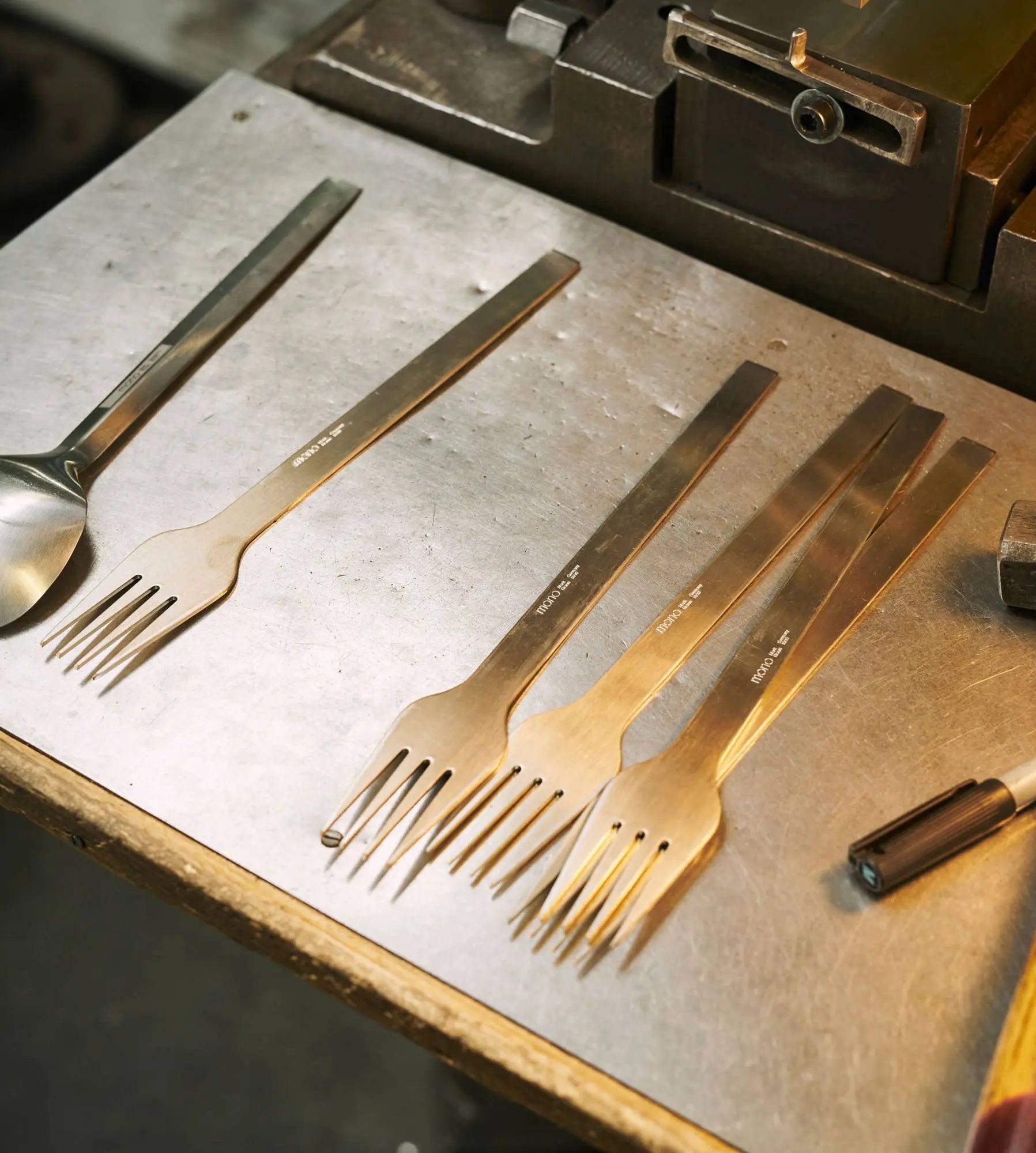 Mono V, 5 Piece Set Place Setting Pott