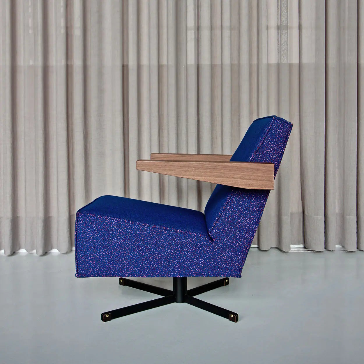 Press - Rietveld Armchair Spectrum