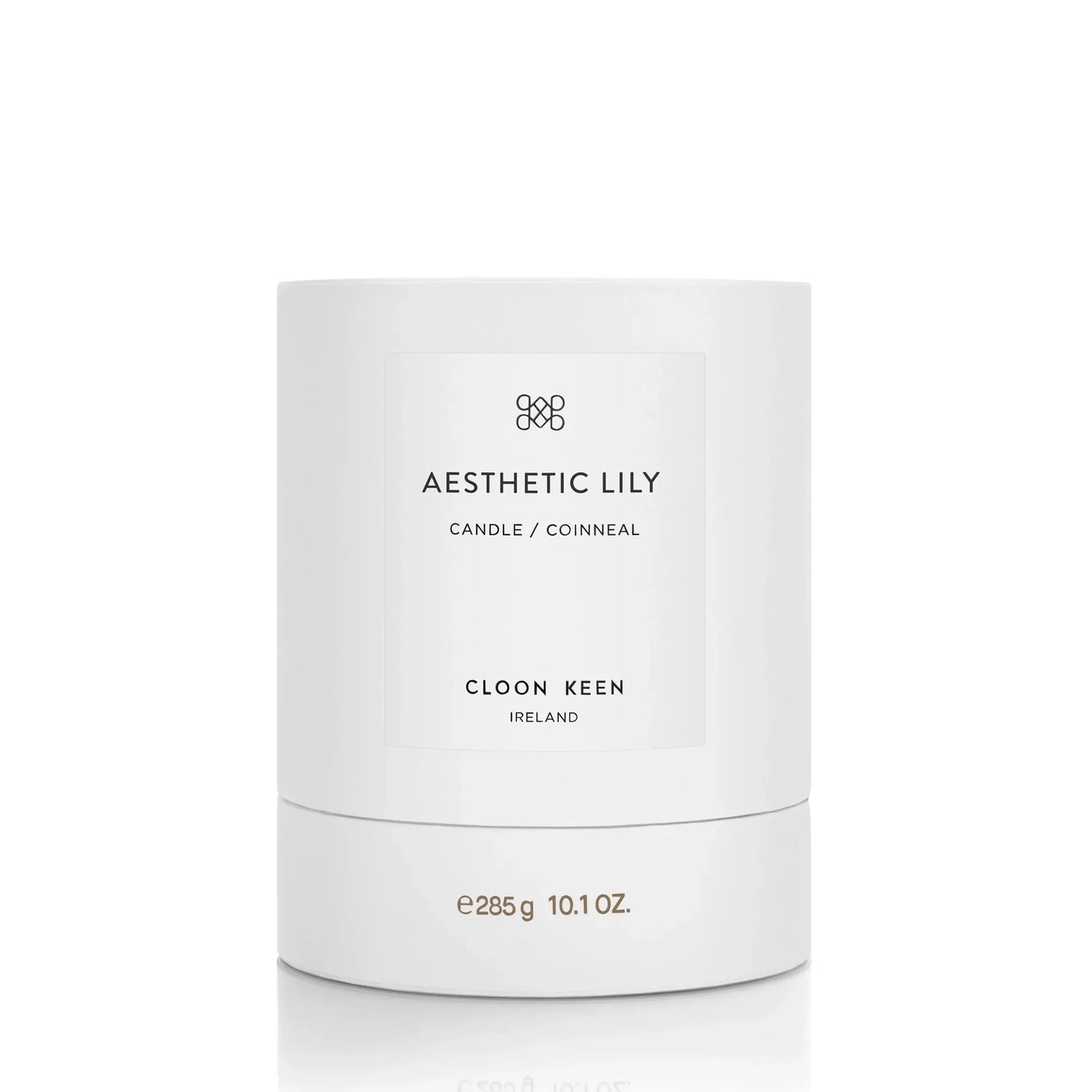 Aesthetic Lily candle box by Cloon Keen with refined packaging