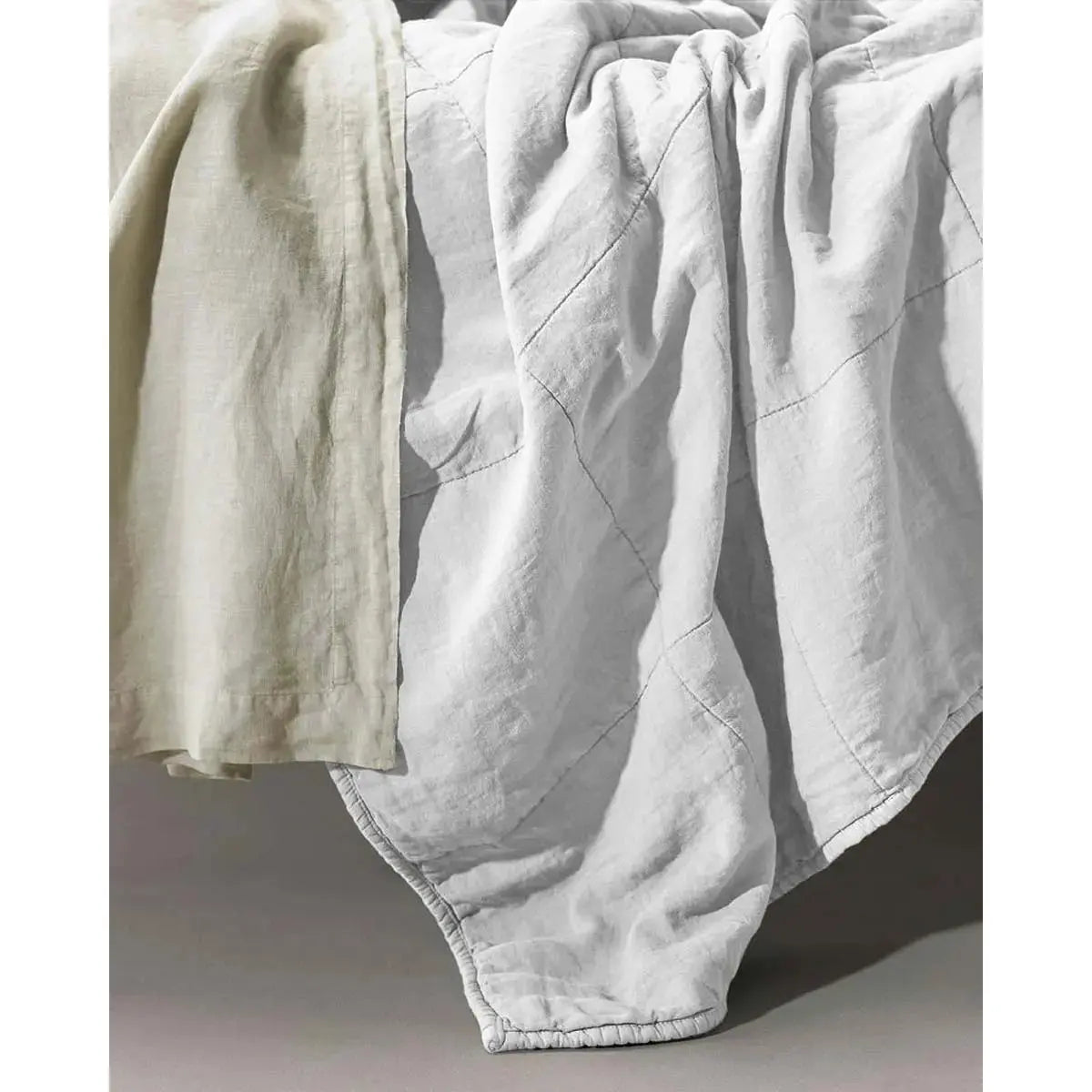 JANGEORGe Interiors & Furniture Society Limonta Rem Quilt Bianco