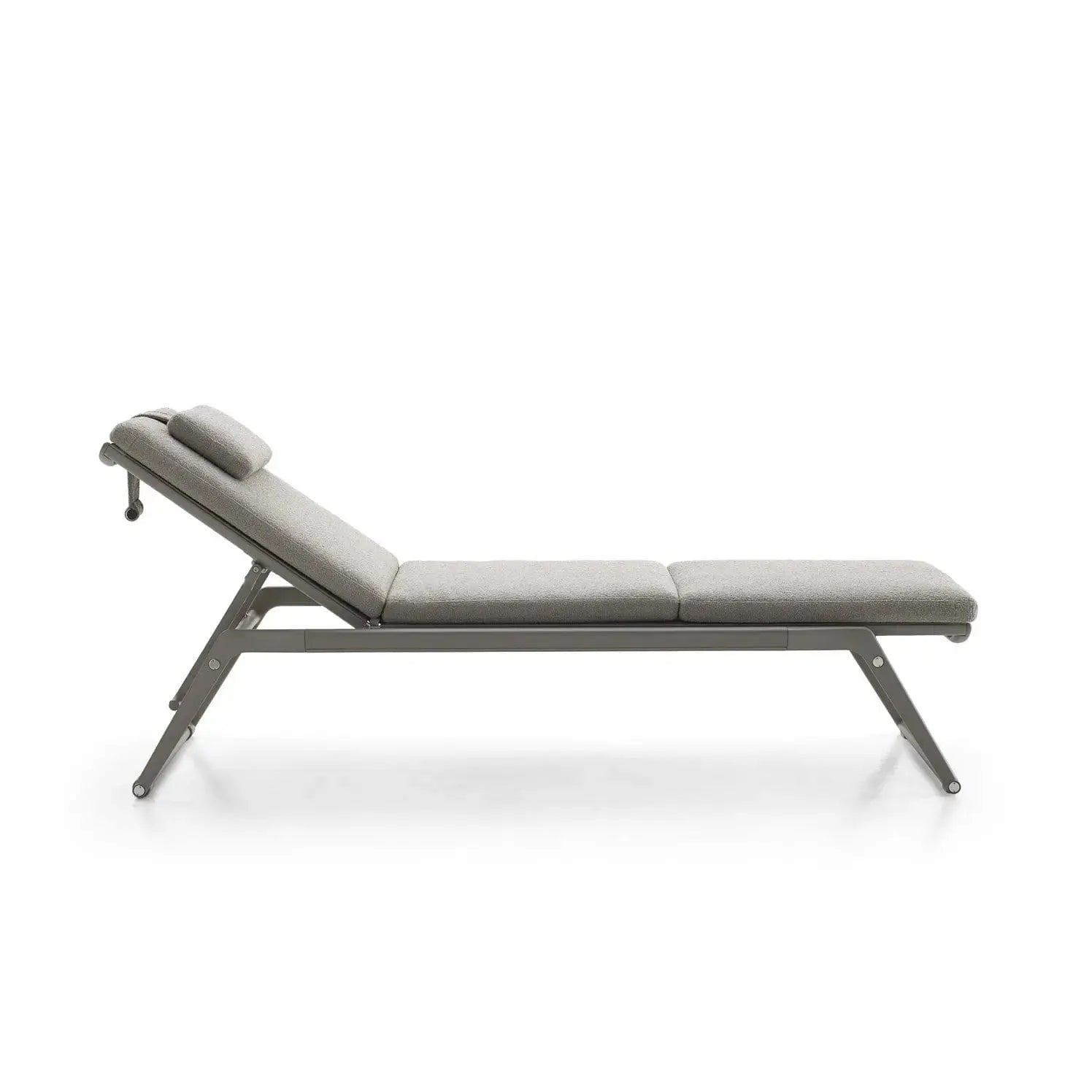Mirto Outdoor Chaise Longue | B&B Italia | JANGEORGe Interior Design