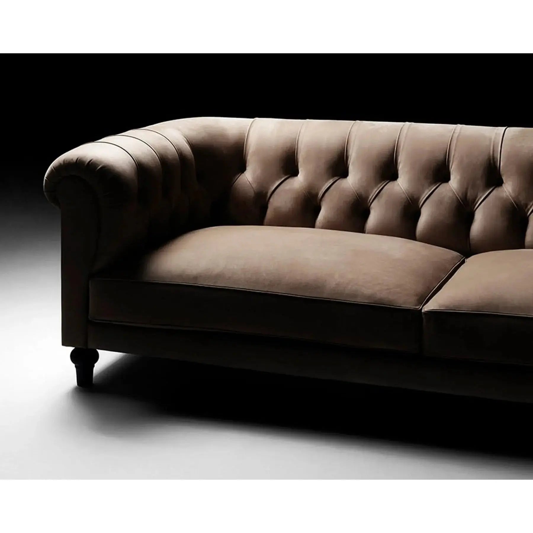 Chesterfield Lounge - Sofa | DePadova | JANGEORGe Interior Design
