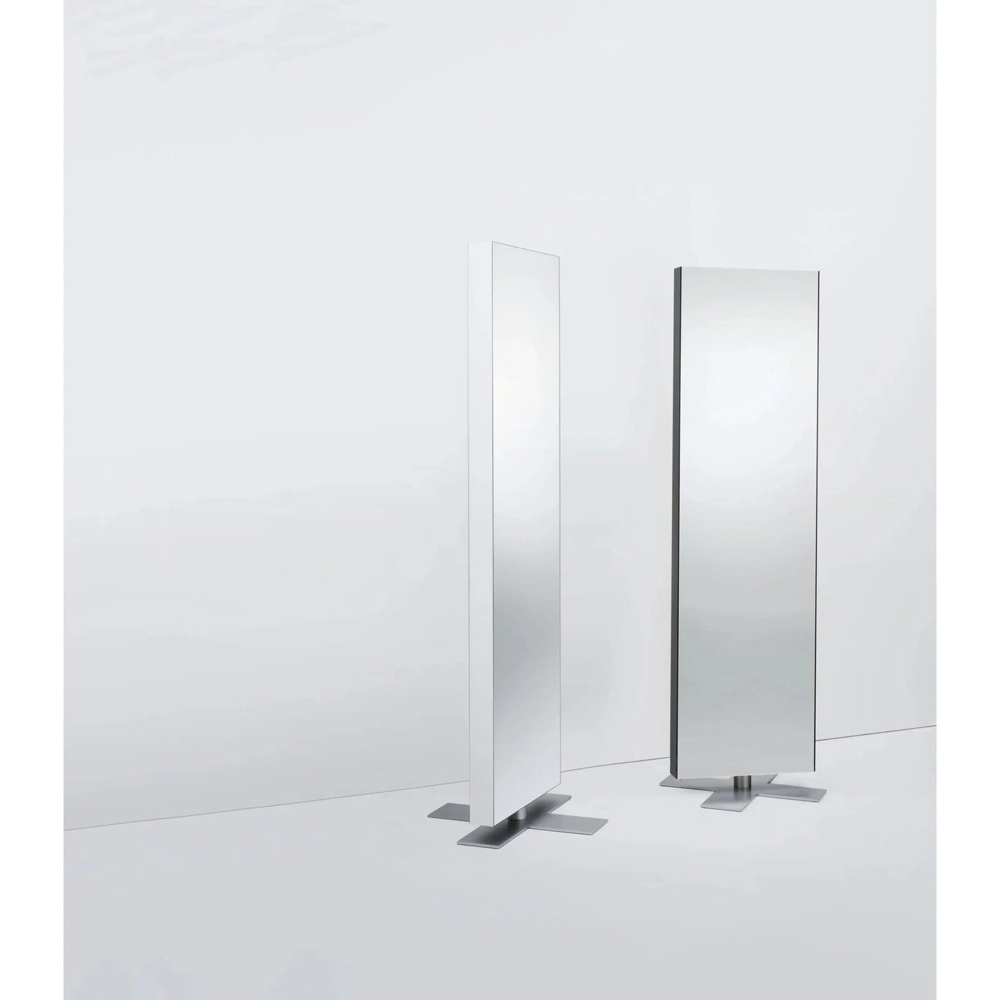 Giano a Stelo Mirror | Glas Italia | JANGEORGe Interior Design