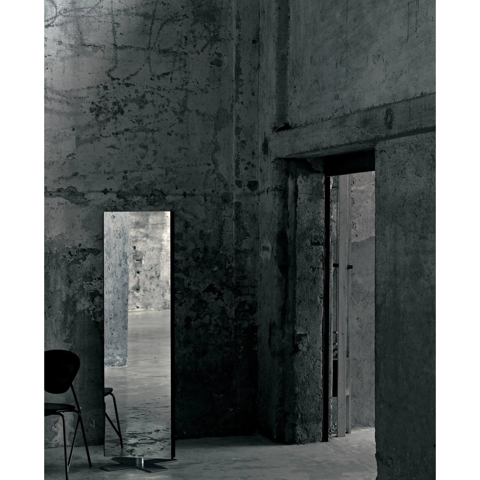 Giano a Stelo Mirror | Glas Italia | JANGEORGe Interior Design