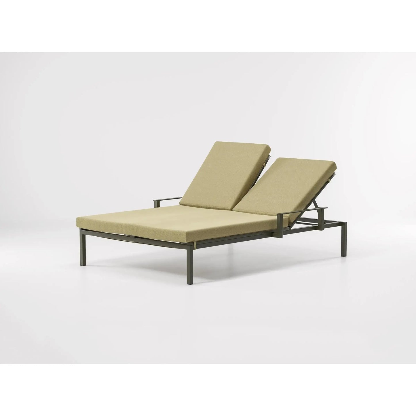 Landscape - Double Via Deckchair with Arms | Kettal | JANGEORGe Interior Design