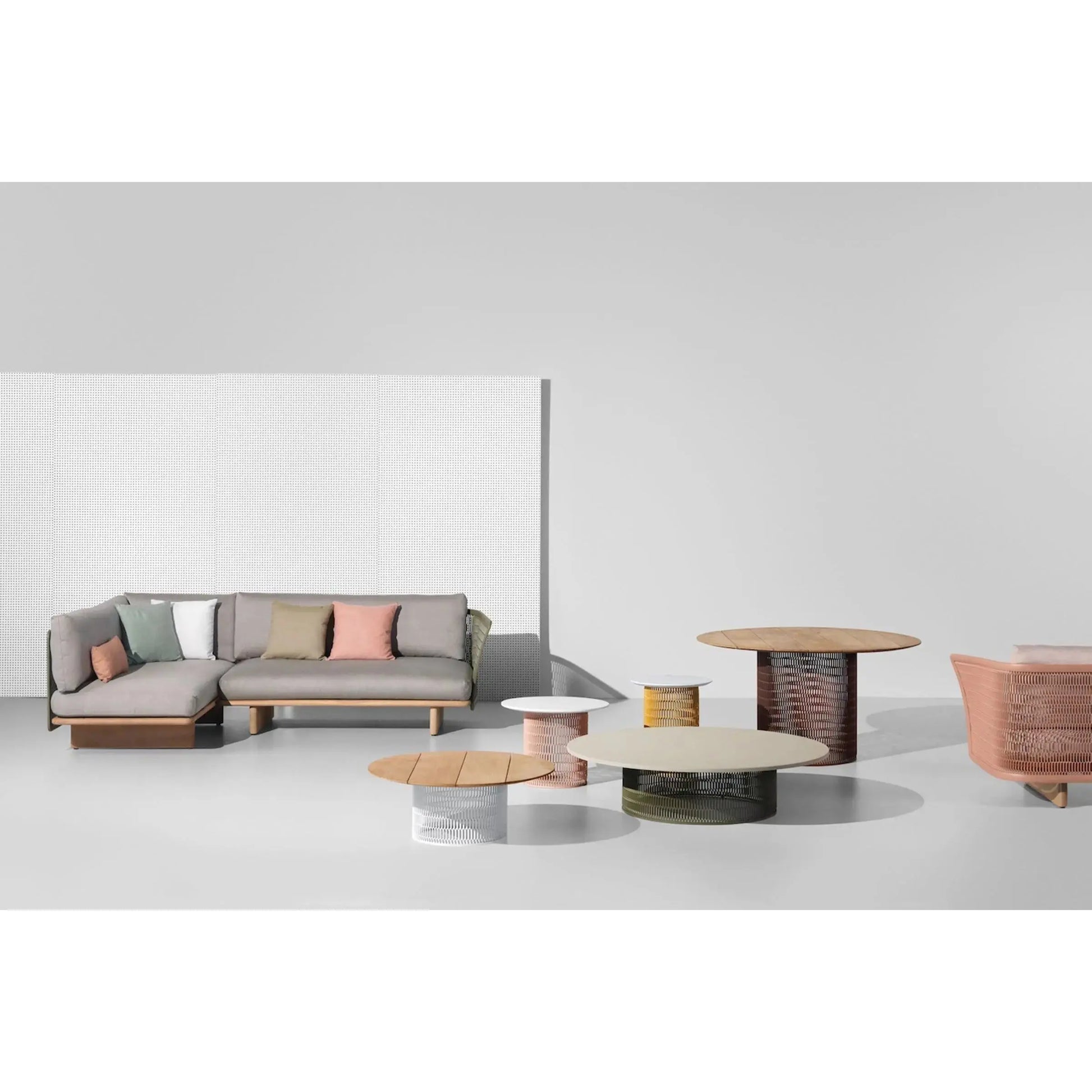 Mesh - Dining Table ø135 | Kettal | JANGEORGe Interior Design