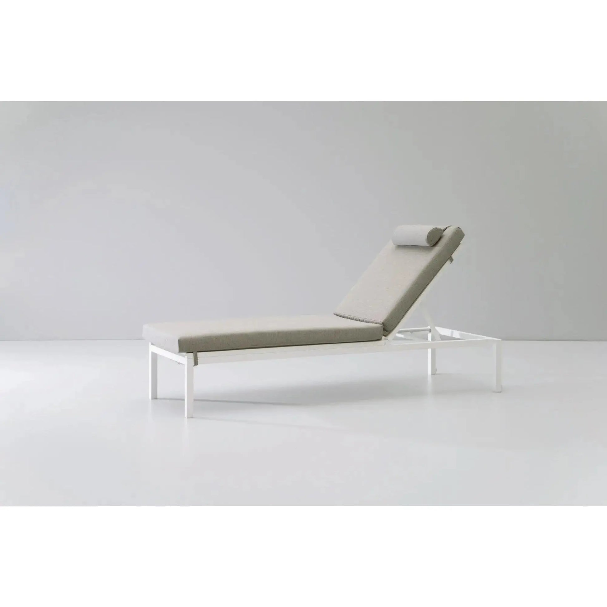 Landscape - Stackable Deck Chair (1260-) | Kettal | JANGEORGe Interior Design