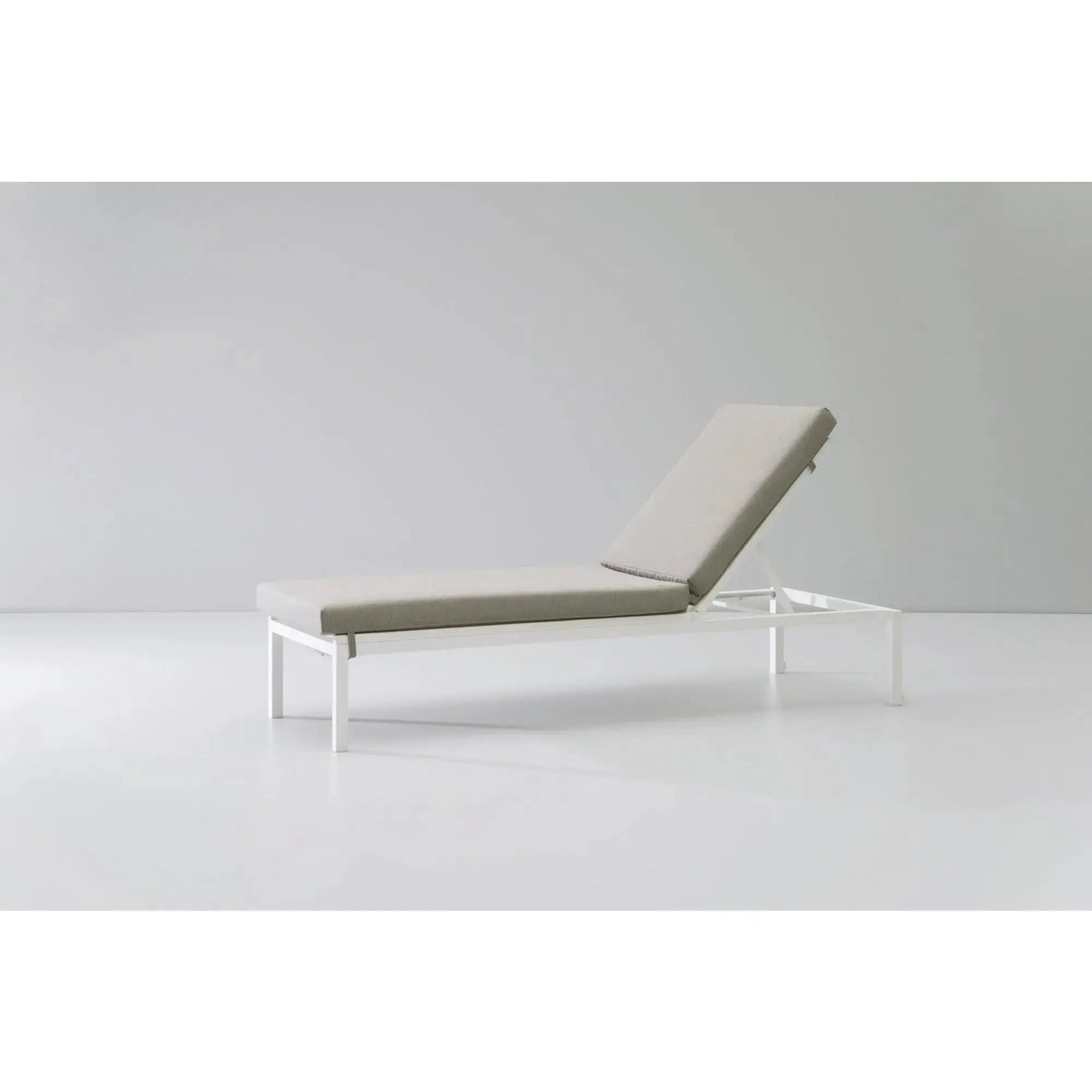 Landscape - Stackable Deck Chair (1260-) | Kettal | JANGEORGe Interior Design