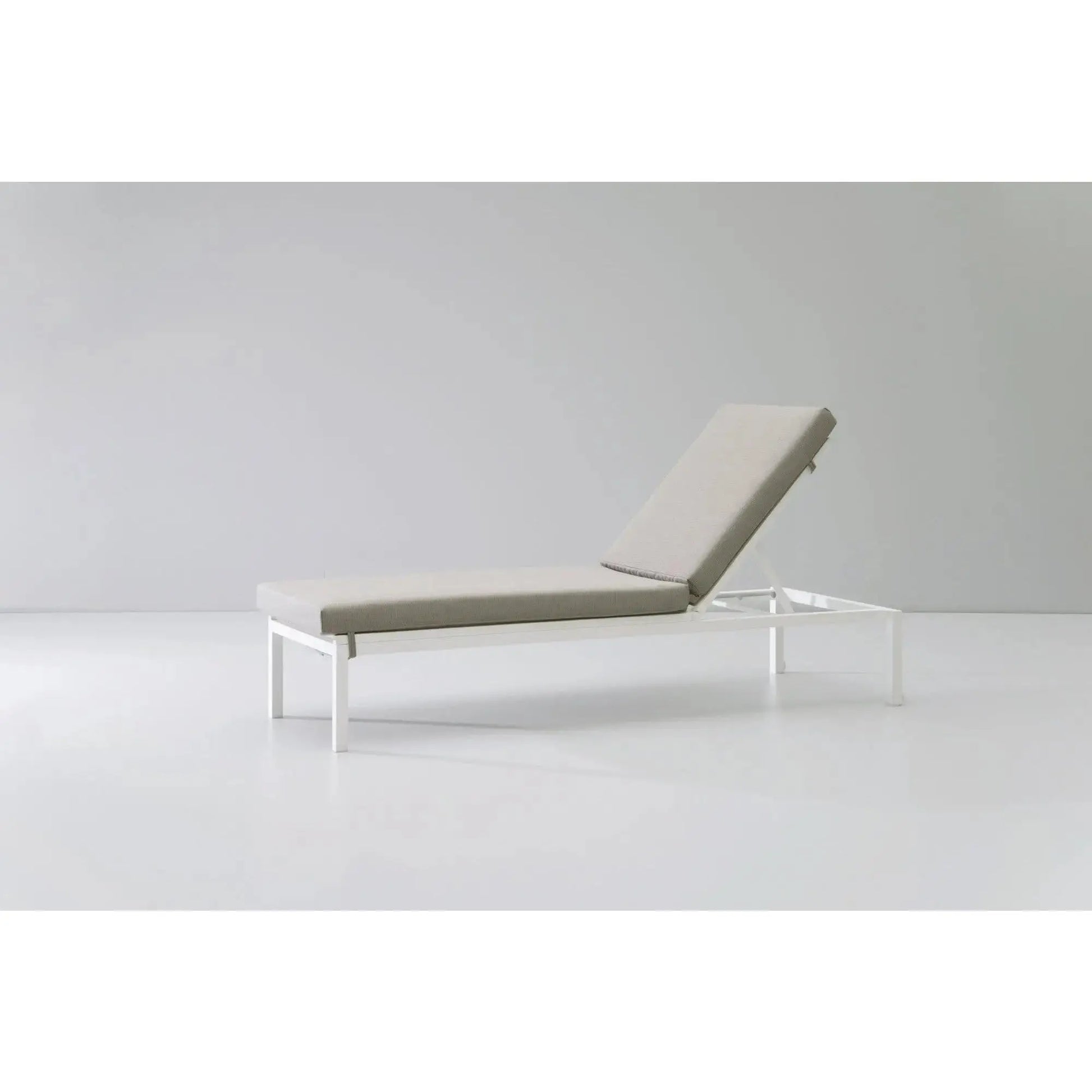 Landscape - Stackable Deck Chair (1260-) | Kettal | JANGEORGe Interior Design