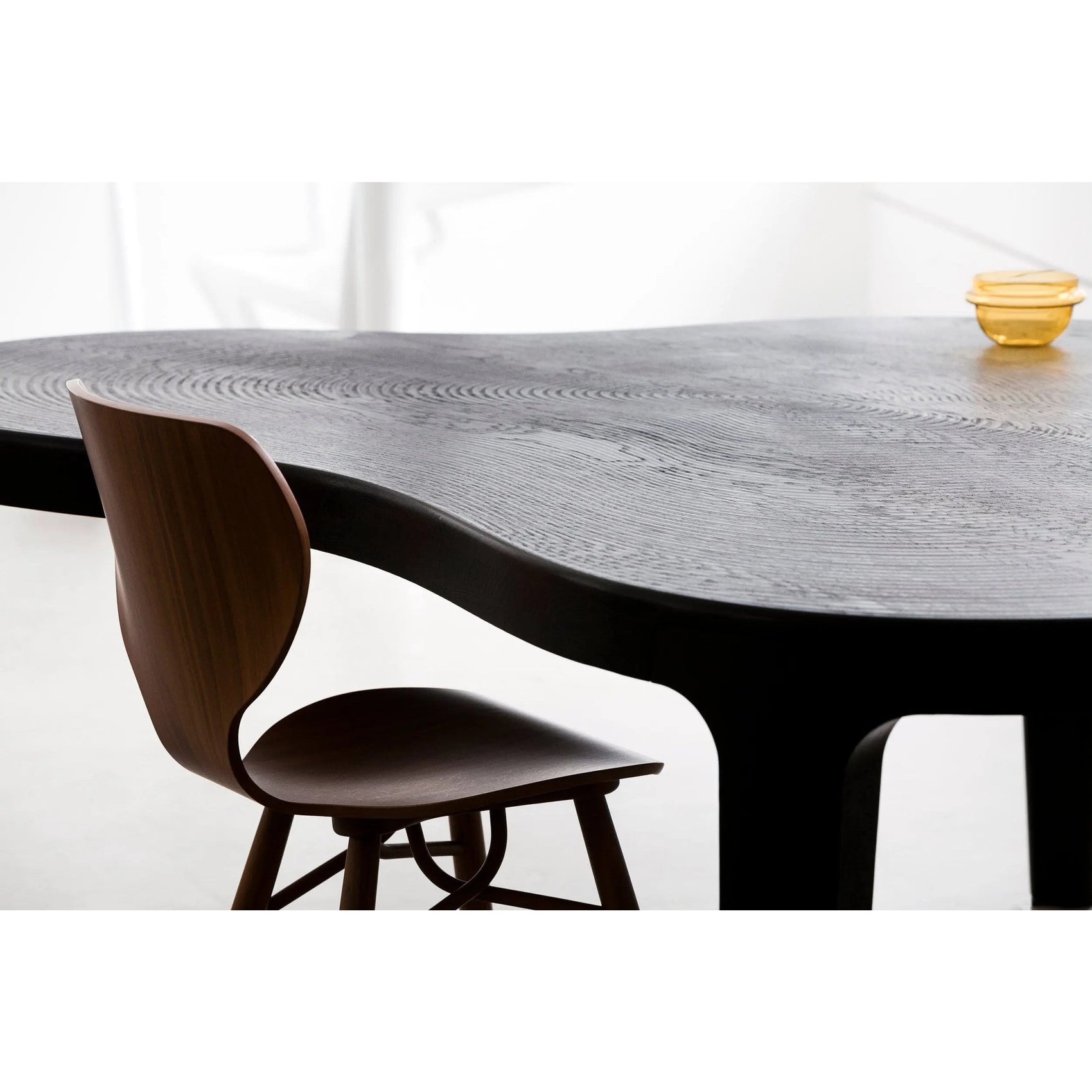 Isola - Table | Linteloo | JANGEORGe Interior Design