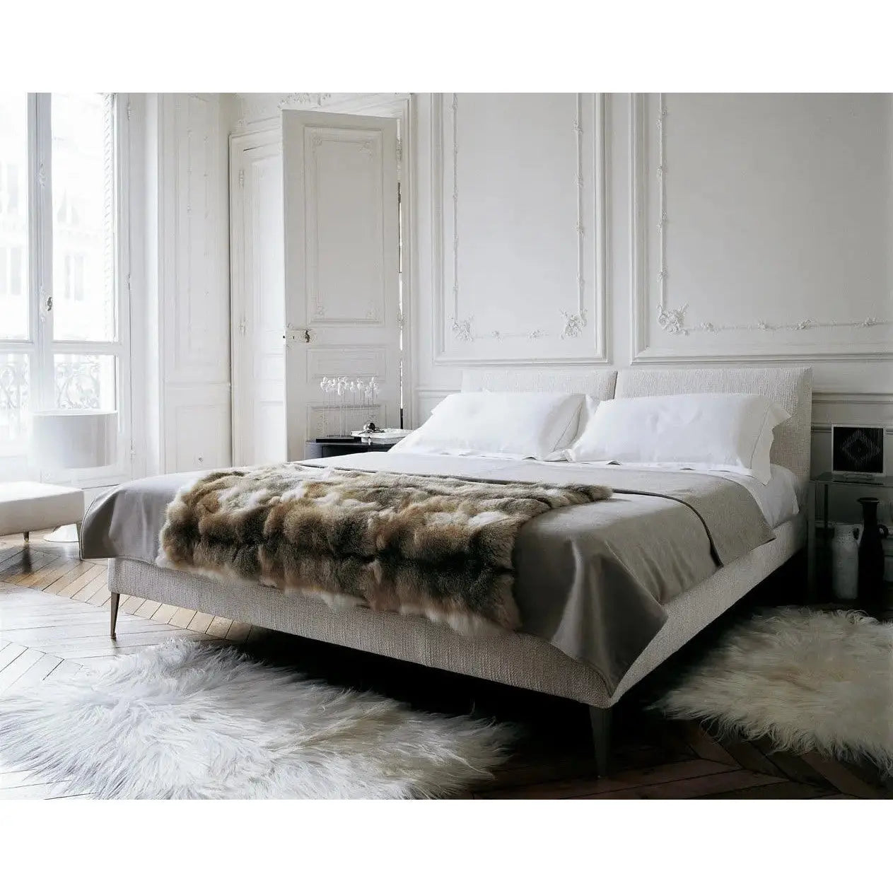 Selene Bed | Maxalto | JANGEORGe Interior Design