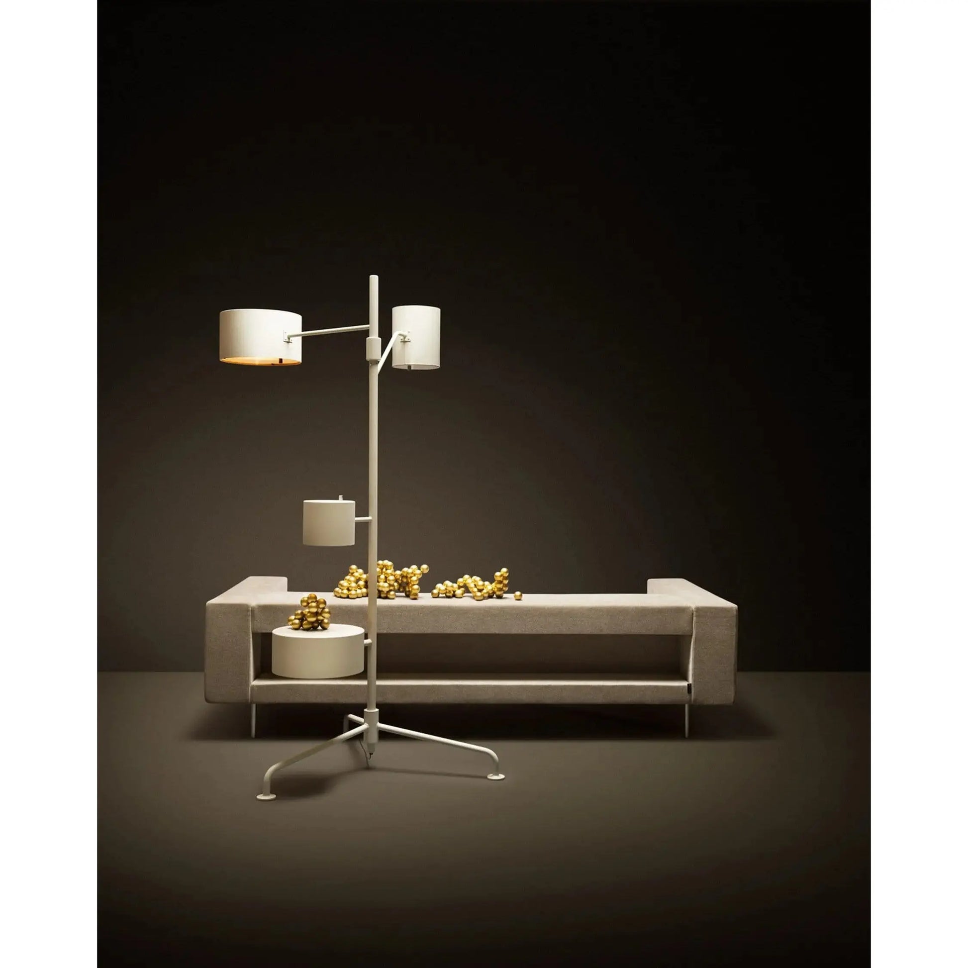 Statistocrat Floor Lamp CU | Moooi | JANGEORGe Interior Design