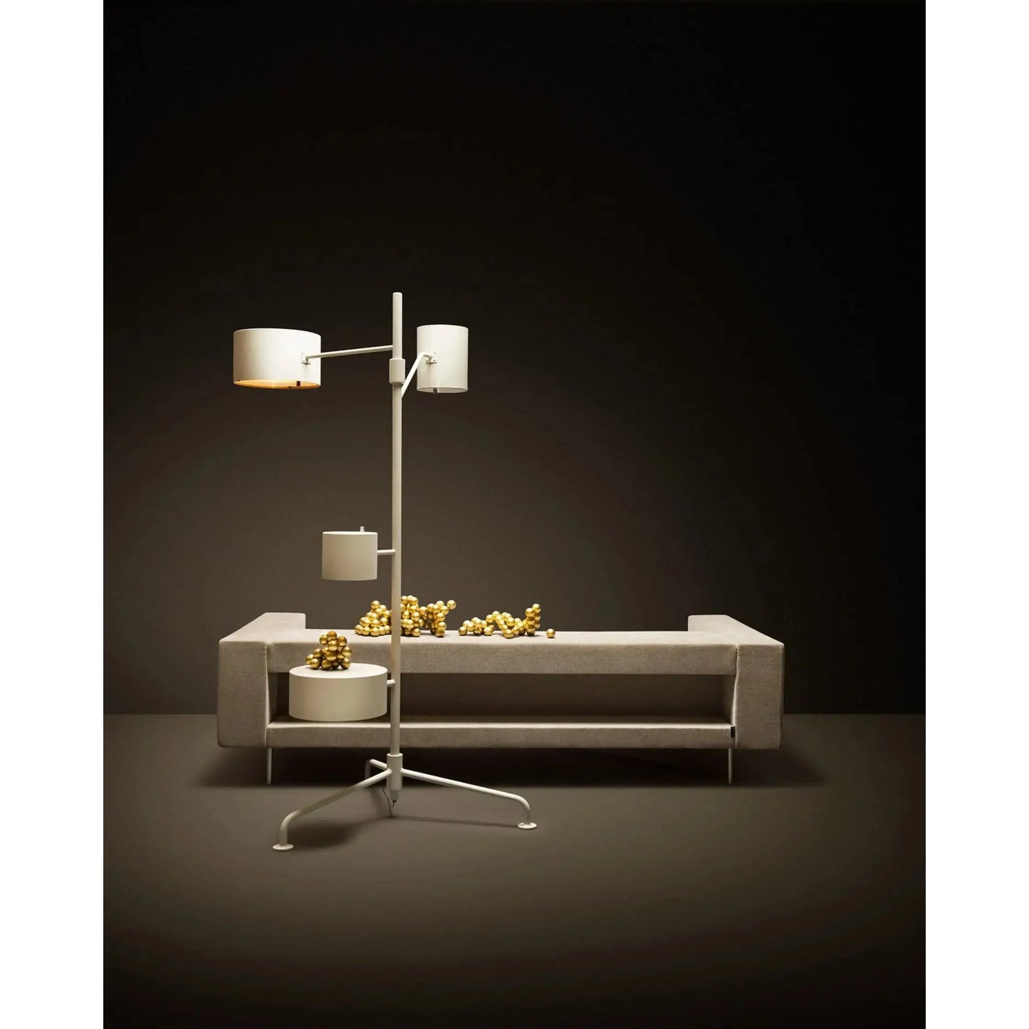 Statistocrat Floor Lamp CU | Moooi | JANGEORGe Interior Design