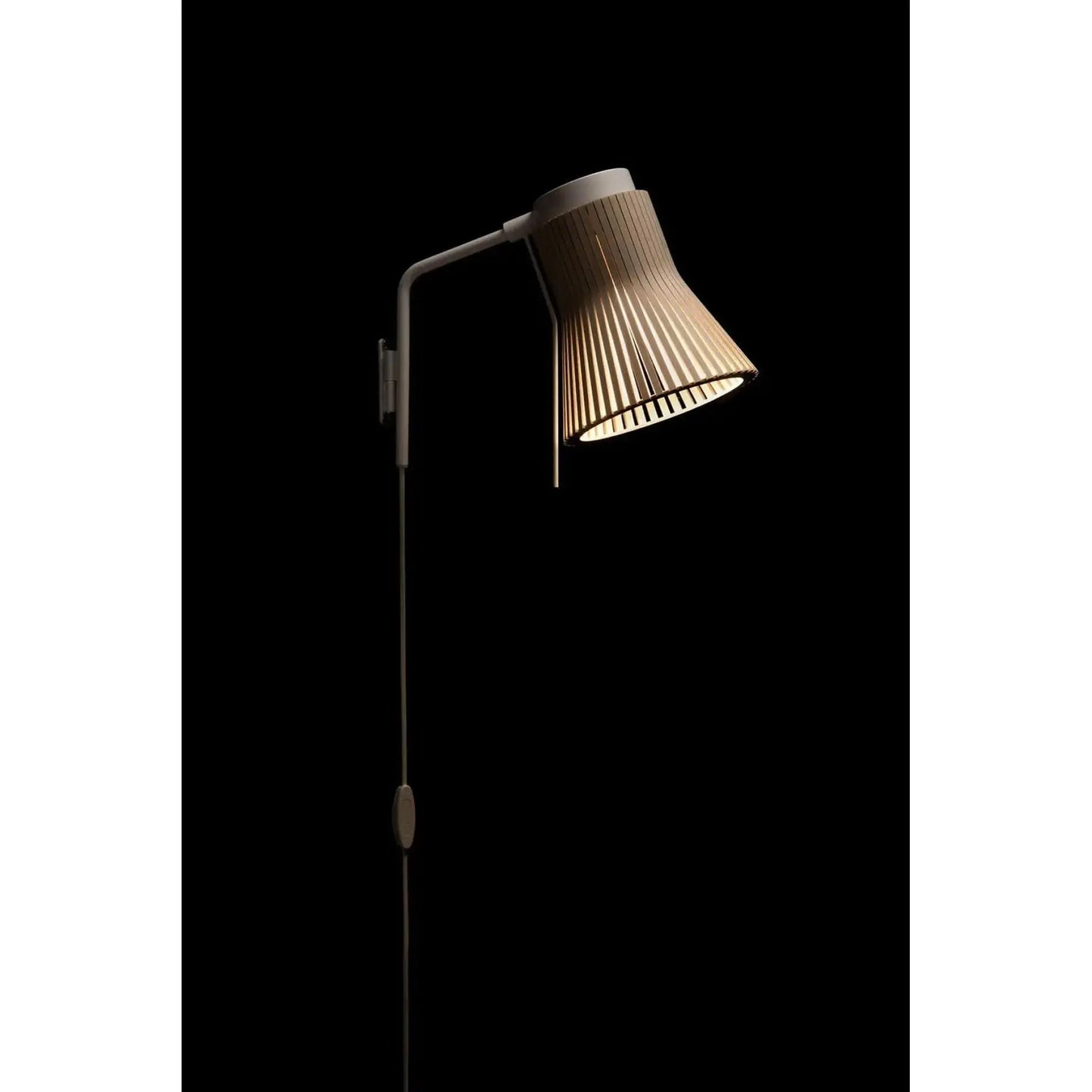 Petite 4630 - Wall Lamp | Secto | JANGEORGe Interior Design