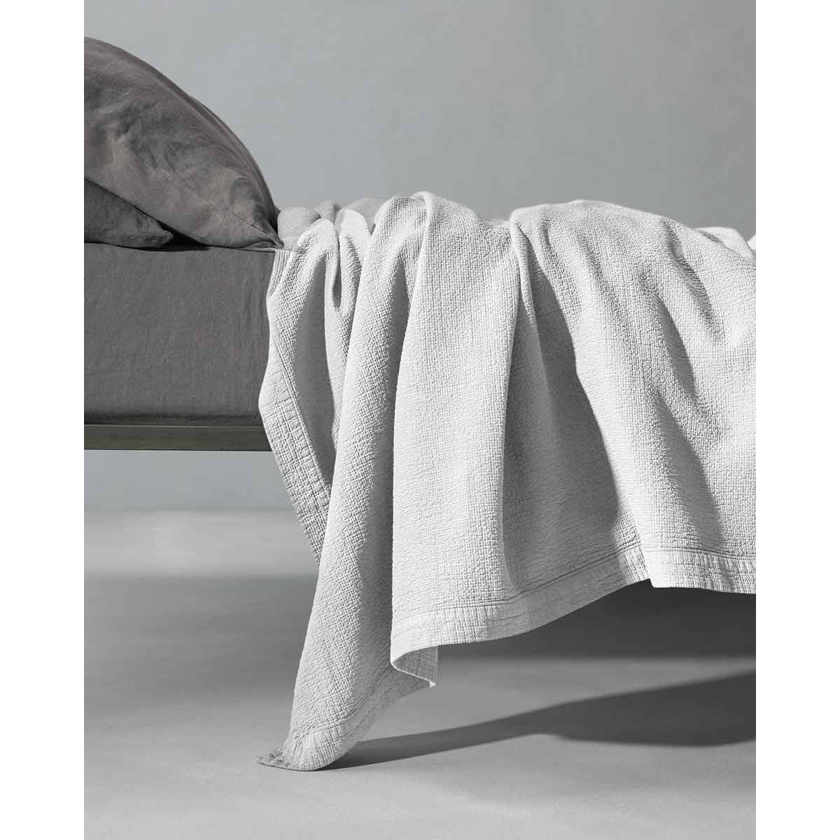JANGEORGe Interiors & Furniture Society Limonta Goff Bed Cover Bianco