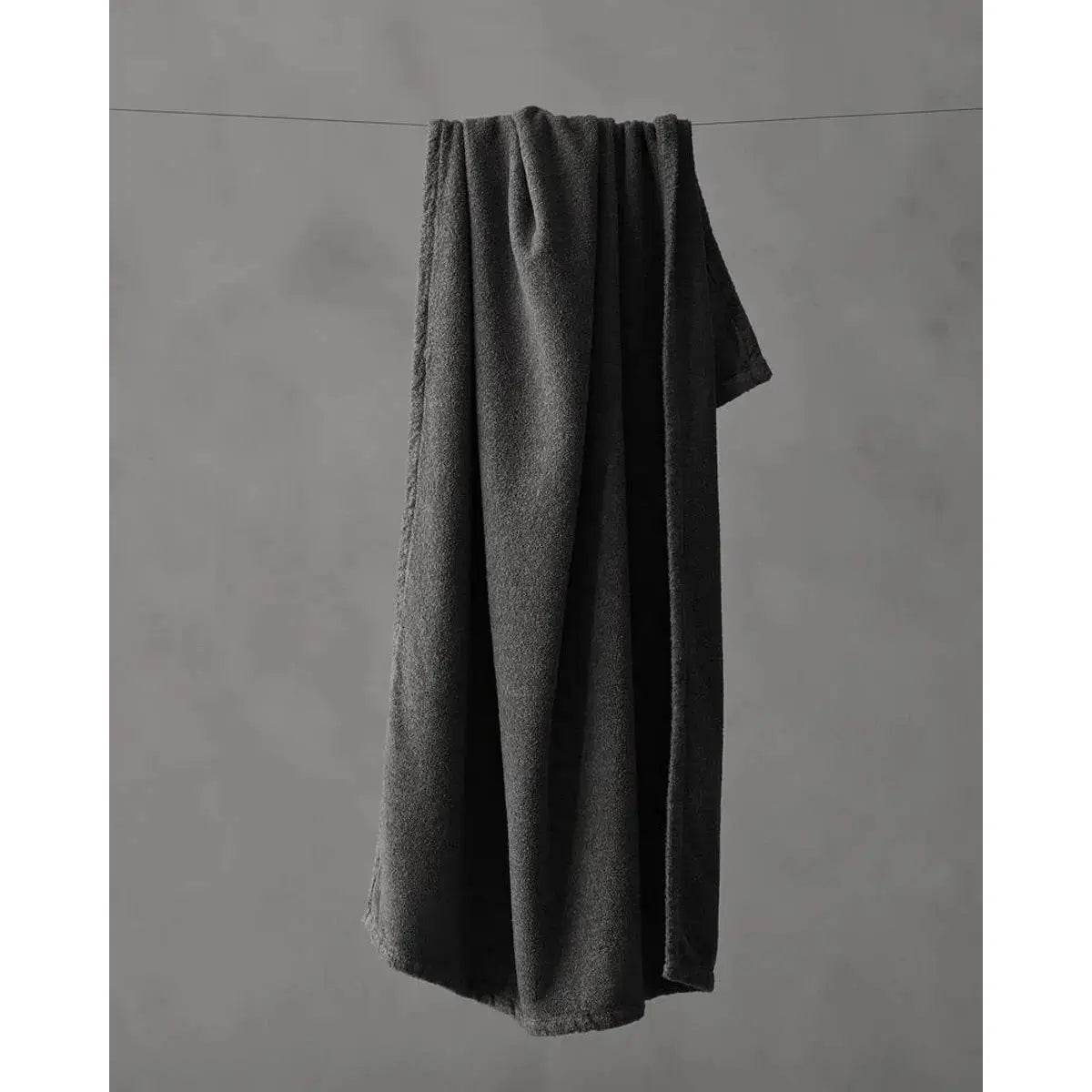 JANGEORGe Interiors & Furniture Society Limonta Linge Bath Towel Anthracite