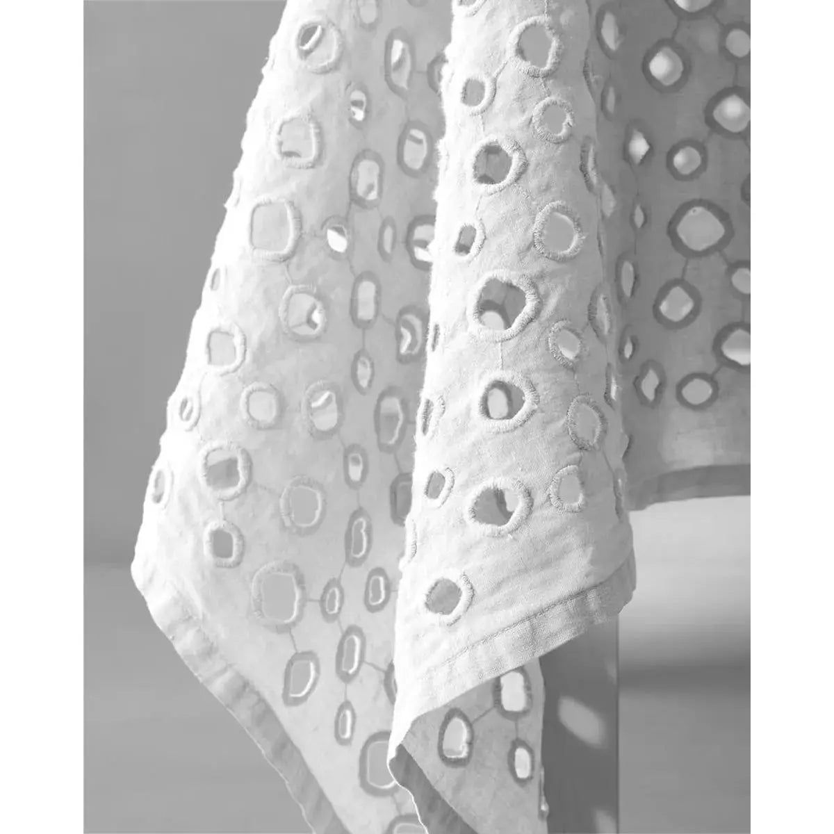 JANGEORGe Interiors & Furniture Society Limonta Ols Tablecloth Bianco