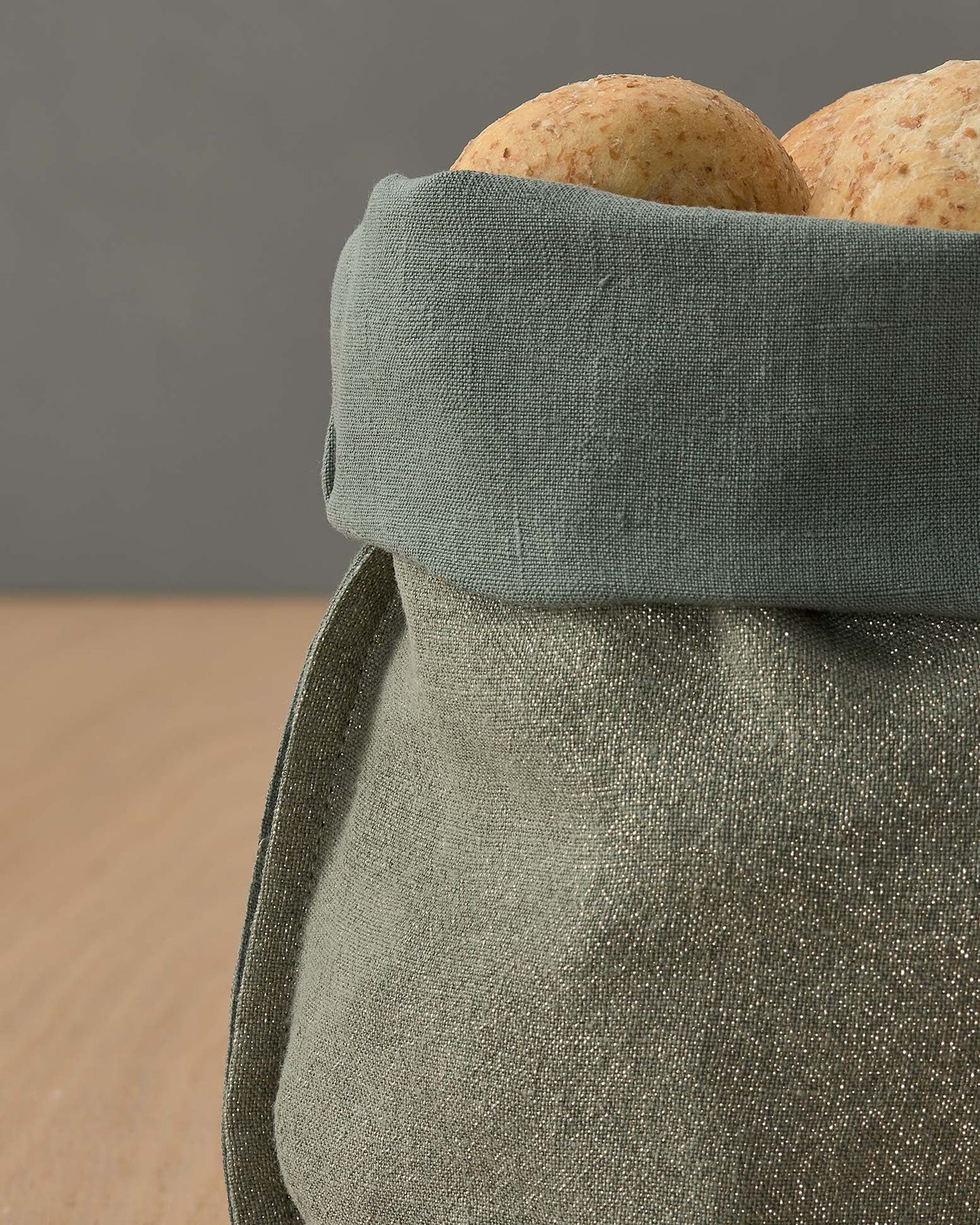 Lurix Bread Holder