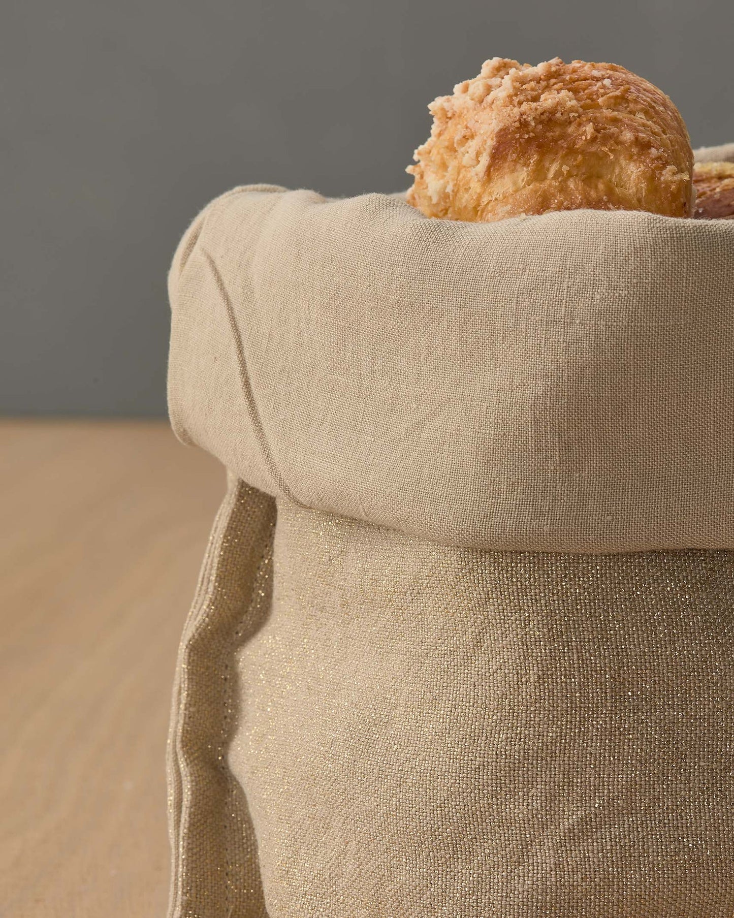 Lurix Bread Holder