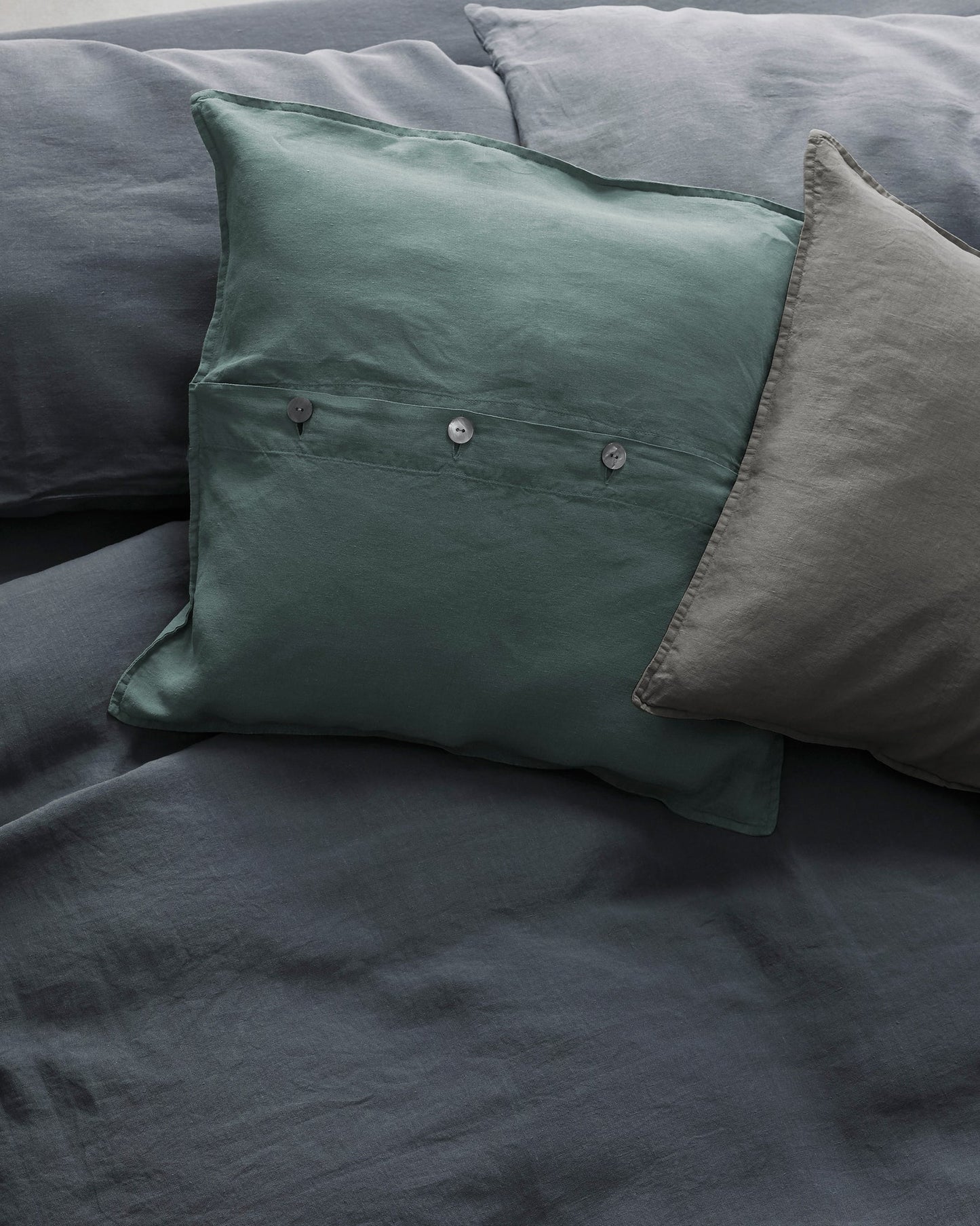 Rem Cushions Set