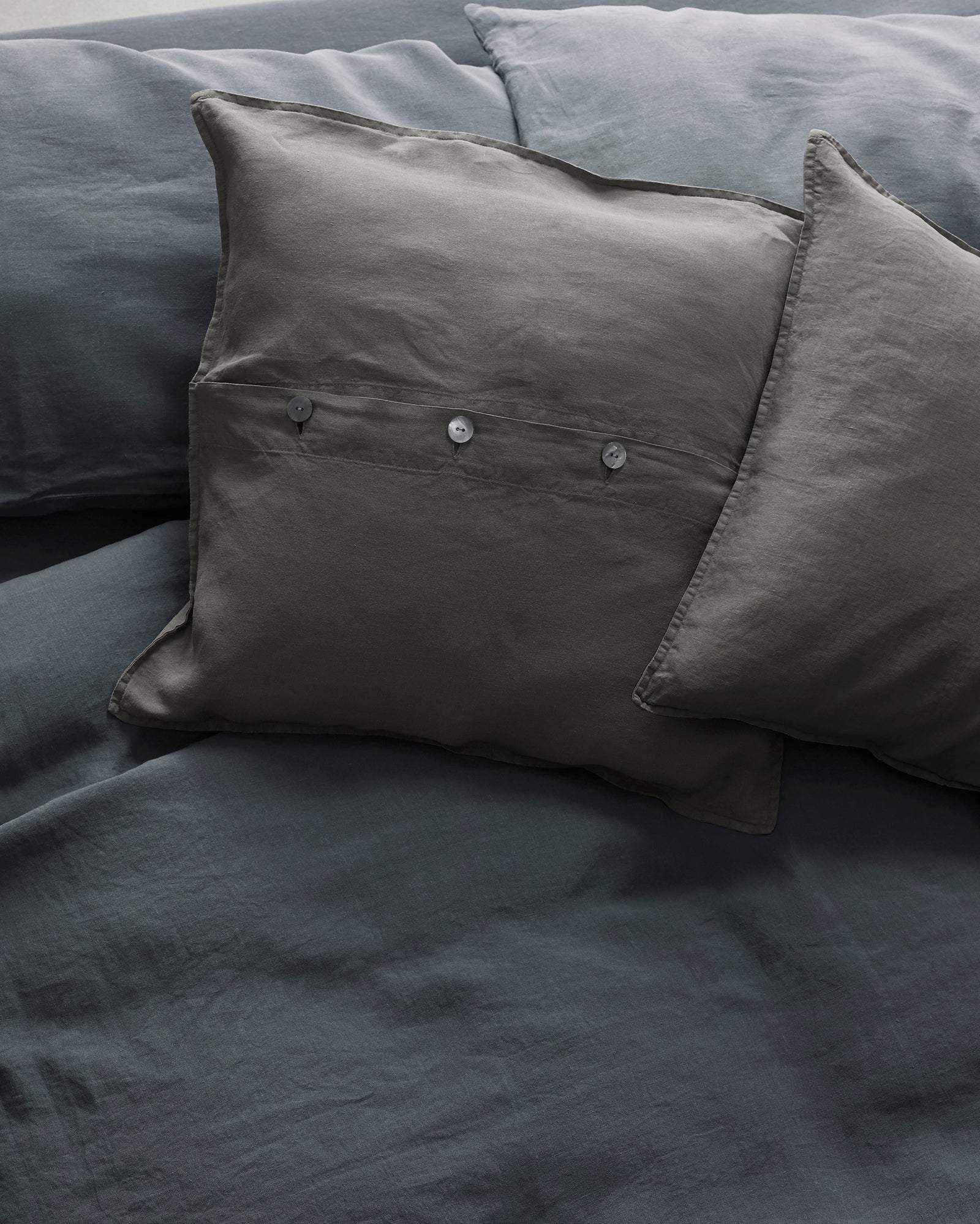 Rem Cushions Set
