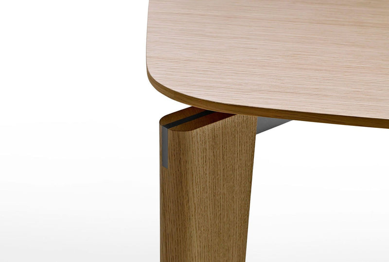 Oskar Table | B&B Italia | JANGEORGe Interior Design