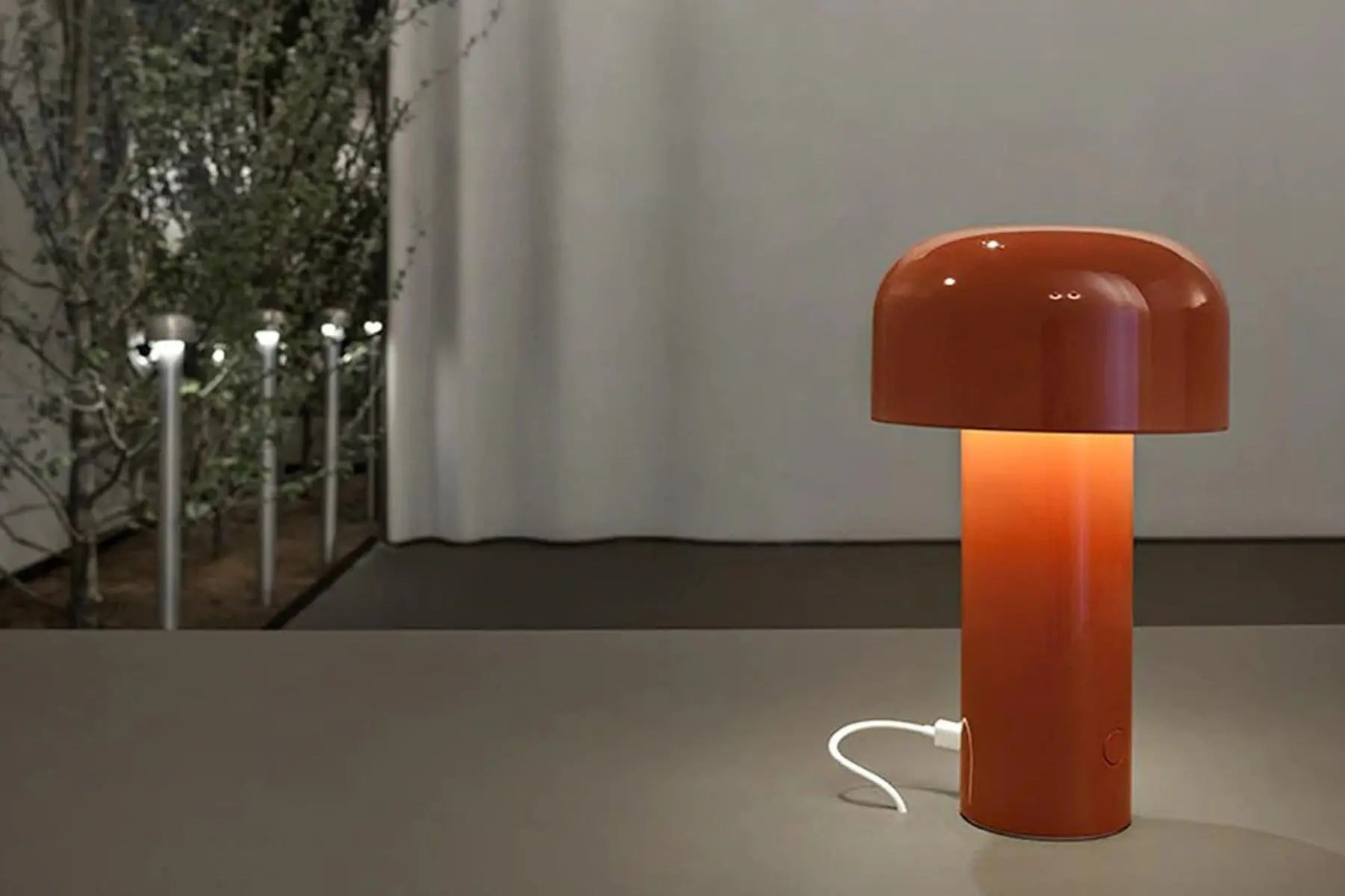 https://www.jangeorge.com/cdn/shop/products/jangeorge-interior-design-flos-bellhop-table-lamp-208_1800x1800.jpg?v=1648831662