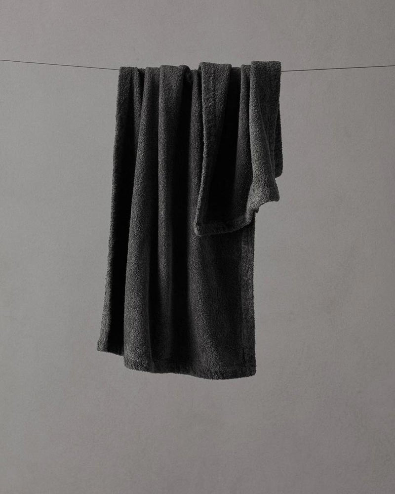 JANGEORGe Interiors & Furniture Society Limonta Linge Towel Set Anthracite
